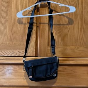 Lulu crossbody